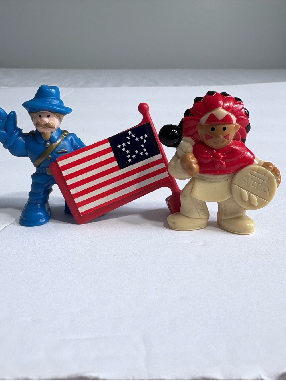 Vintage Lincoln Logs Western Frontier Fort Indian and Blue Soldier Figures.